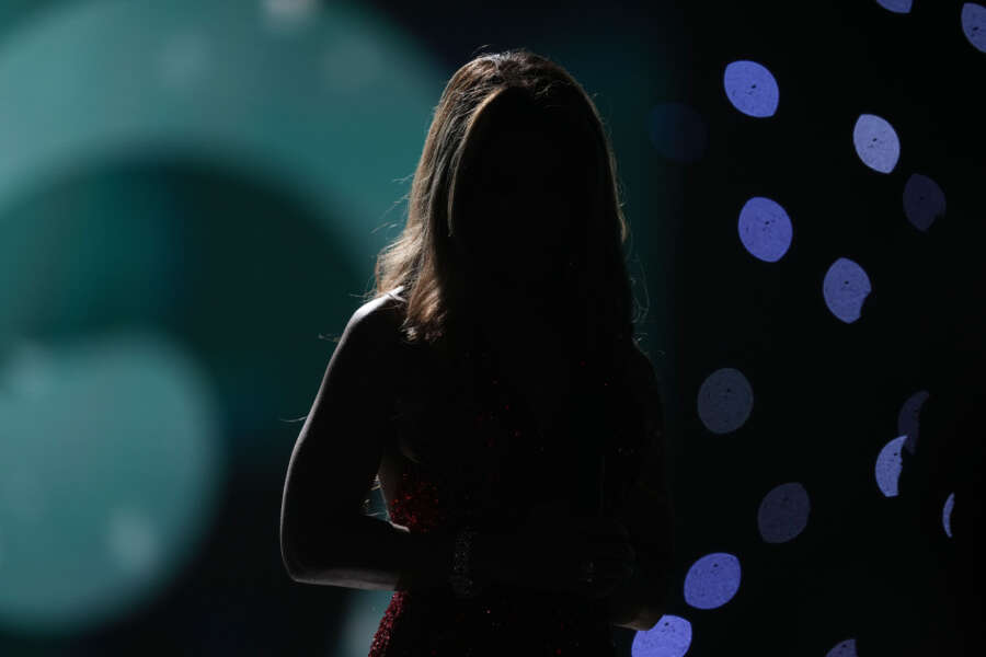 Ex reginetta nigeriana ricercata come narcotrafficante: fuggita dopo una perquisizione