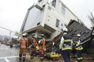 Terremoto di magnitudo 6.3 in Giappone: scampato allarme tsunami, verifica sulle centrali nucleari