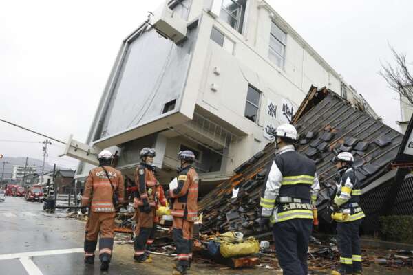 Giappone, nuova forte scossa di terremoto. Il bilancio delle vittime sale a 64