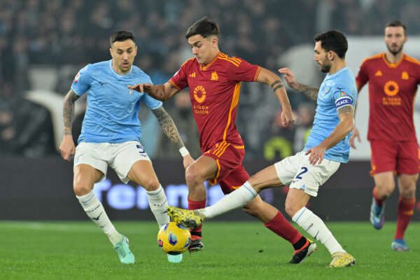 Foto Alfredo Falcone/LaPresse 
10 Gennaio 2024 – Roma, Italia – sport, calcio – Lazio vs Roma – Coppa Italia Frecciarossa 2023/2024 – Stadio Olimpico di Roma. Nella foto: Paulo Dybala (AS Roma), Danilo Cataldi (SS Lazio)

Foto Alfredo Falcone/LaPresse 
January 10, 2024 Rome, Italy – sport, soccer – Lazio vs Roma – Italy Cup Frecciarossa 2023/2024 – Olimpic Stadium in Rome. In the pic: Paulo Dybala (AS Roma), Danilo Cataldi (SS Lazio)