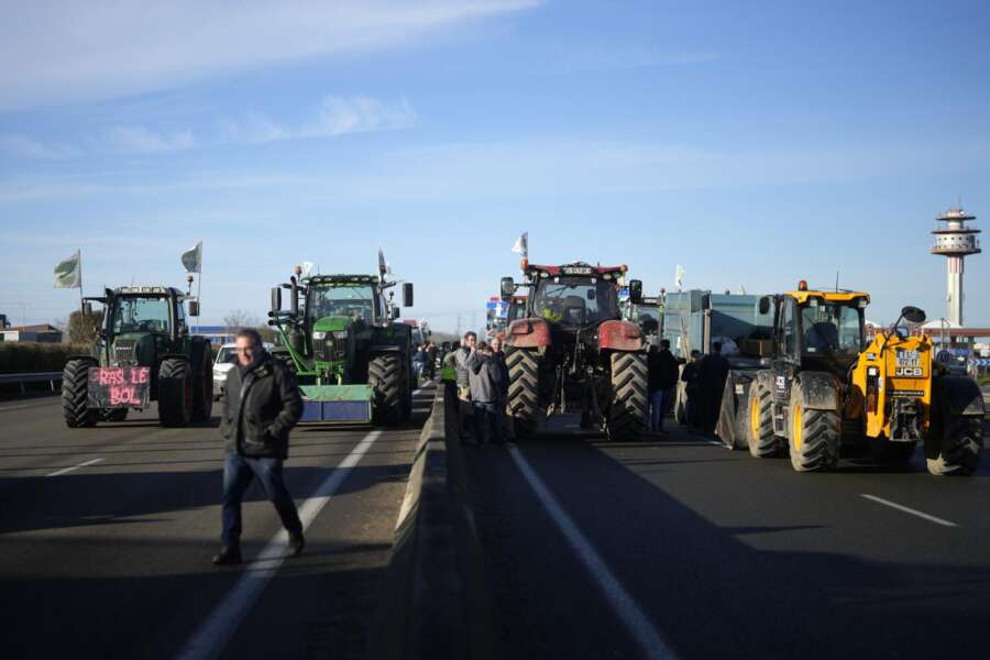 Catanzaro, muore per un malore mentre era bloccato in auto dalle proteste degli agricoltori