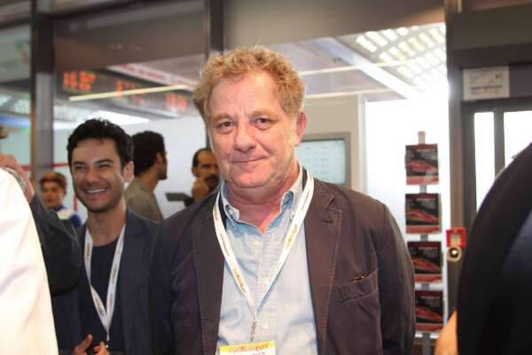 ©Claudio Bernardi/Lapresse
Roma, 12 settembre 2012 – Stazione Termini
La partenza dei "Cesaroni" paralizza per un pò la stazione. In partenza con il treno diretto a Milano, tutto il cast della fiction di Canale Cinque, nuova serie che partirà il 14 settembre, ha salutato i fans creando il caos.
nella foto: Antonello Fassari ©Claudio Bernardi/Lapresse
Roma, 12 settembre 2012 – Stazione Termini
La partenza dei "Cesaroni" paralizza per un pò la stazione. In partenza con il treno diretto a Milano, tutto il cast della fiction di Canale Cinque, nuova serie che partirà il 14 settembre, ha salutato i fans creando il caos.
nella foto: Antonello Fassari