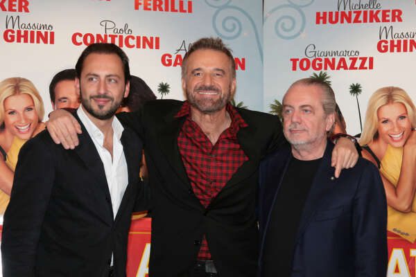 Foto Cosima Scavolini/Lapresse
17-12-2009 Roma
Spettacolo
Photocall del film Natale a Beverly Hills
Nella foto  Christian De Sica Luigi De Laurentiis Aurelio De Laurentiis

Photo Cosima Scavolini/Lapresse
17-12-2009 Rome
Entertainment
Photocall of the film Natale a Beverly Hills
In the photo Christian De Sica Luigi De Laurentiis Aurelio De Laurentiis