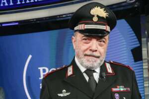 Gatto Nino Frassica, gli insulti e le minacce di Barbara Exignotis ai vicini: “I carabinieri controllano anche nel congelatore” Spoleto mobilitata per Hiro