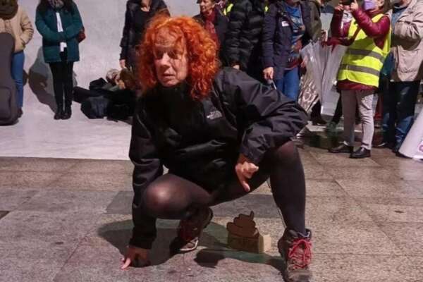 Persone non binarie, sì della Spagna al sesso ‘X’ nei documenti degli stranieri