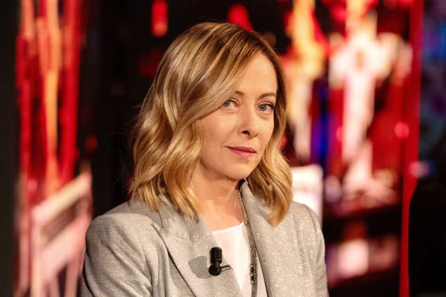 Basta con gli amichetti, solo sorelle e cognati | L’editoriale di Matteo Renzi