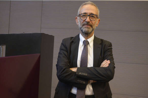 Il magistrato Marcello Degni non lascia, raddoppia. E il centrodestra esulta: Pozzolo passa in sordina