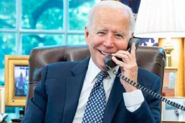 La robocall, la telefonata del finto Biden agli elettori americani: come l’intelligenza artificiale condiziona il voto