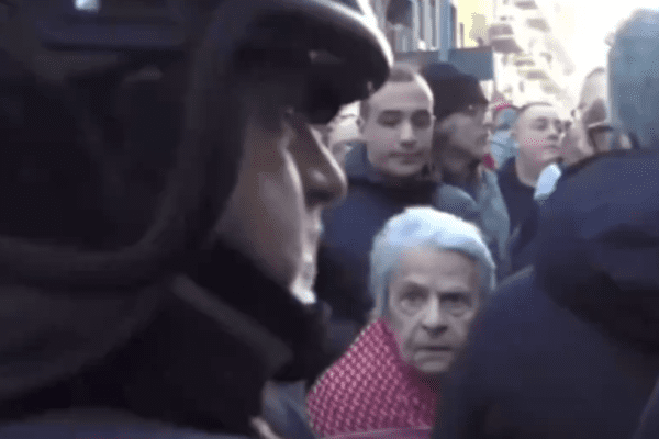 Carabiniere manifestazione