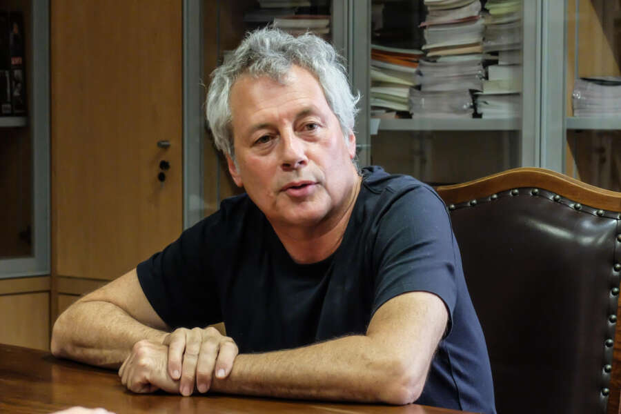 Wild Baricco, il podcast spietato e sincero: sembra il plot di un romanzo e invece è la vita dello scrittore