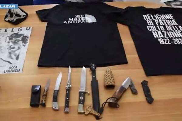 Casapound e la spilla antifascista, fotografo pestato a Napoli: gli arrestati presenti ad Acca Larentia per il saluto romano