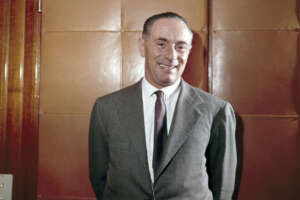 ©lapresse
archivio storico
varie
anni ’50
Enrico Mattei
nella foto: l’industriale Enrico Mattei nel suo studio
BUSTA 10337