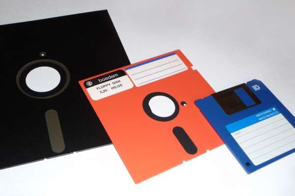 Il Giappone dà l’addio ai floppy disk: erano ancora utilizzati nella Pubblica Amministrazione
