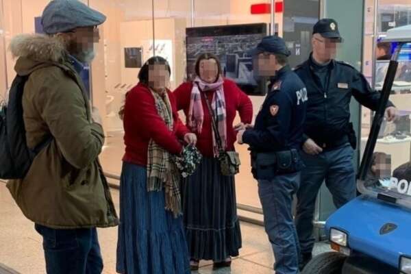Borseggiatrici a Roma Termini, il derubato le insegue e riesce a fermarle. Portate via dalla Polizia