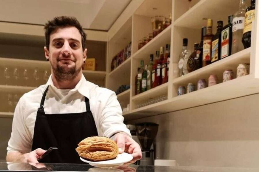 Ciclista travolto a Milano, rosso non rispettato: Ivano Calzighetti morto a 37 anni. “La città diventi a 30 all’ora”