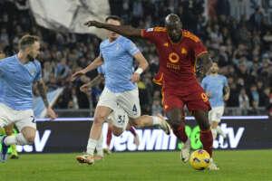Foto Fabrizio Corradetti/LaPresse 12 Novembre 2023 Roma, Italia – SS Lazio vs AS Roma  – Campionato italiano di calcio Serie A TIM 2023/2024 – Stadio Olimpico. Nella foto: Romelu Lukaku (AS Roma)

November 12, 2023 Rome, Italy – SS Lazio vs AS Roma – Italian Serie A Football Championship 2023/2024 – Olympic Stadium. In the photo:Romelu Lukaku (AS Roma)