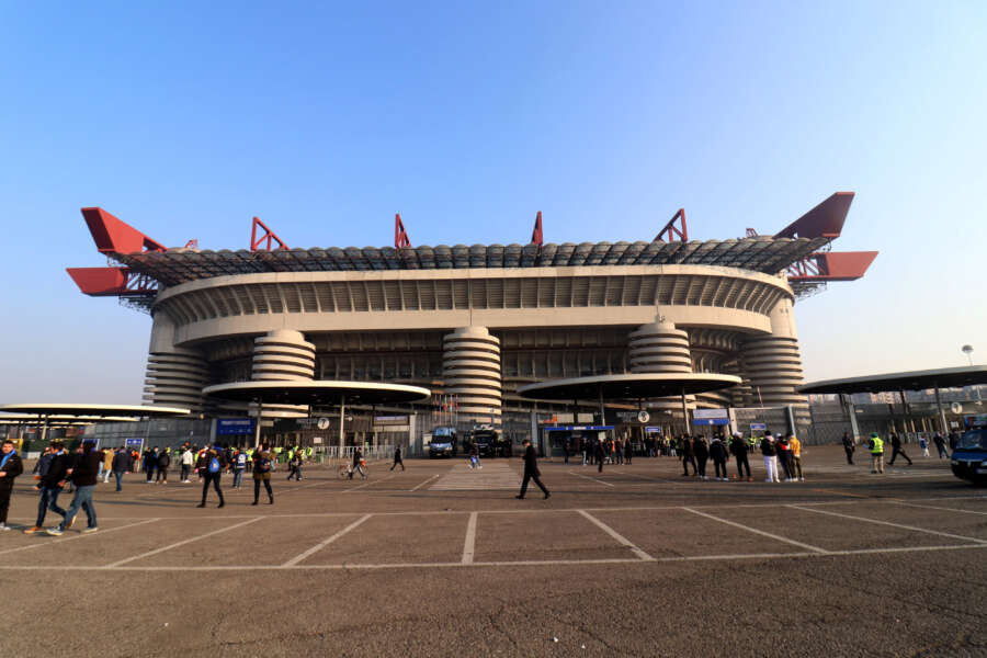 STADIO  SAN  SIRO  TIFOSI   INTER   MILAN ASSEMBRAMENTI CAPIENZA 100%