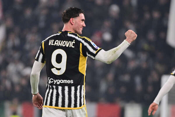 Calciomercato Juventus, Vlahovic ha chiesto un incontro col club: lo scenario Calciomercato Juventus, Vlahovic ha chiesto un incontro col club: lo scenario