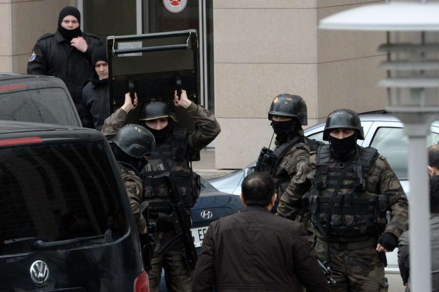 Attacco terroristico al tribunale di Istanbul: uccisi due attentatori