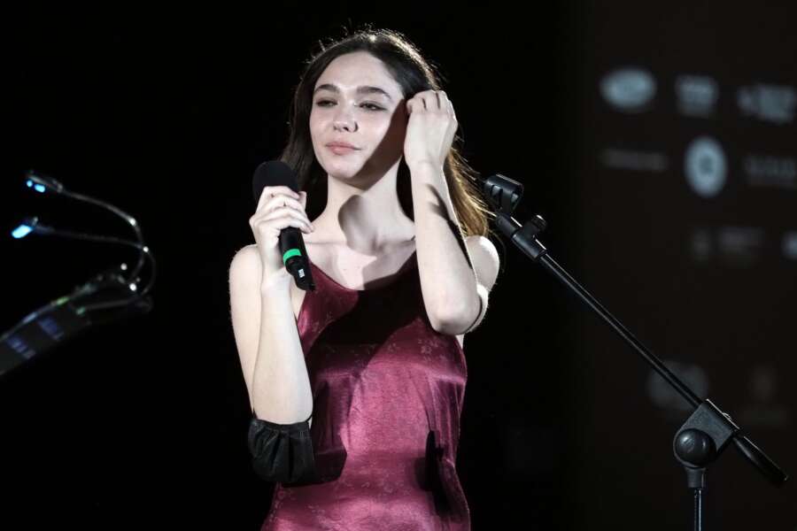 Chi è Matilda De Angelis, l’attrice ospite e conduttrice della prima serata di Sanremo 2021