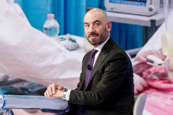 Foto Roberto Monaldo / LaPresse
18-01-2022 Roma
Trasmissione tv “Porta a Porta”
Nella foto Matteo Bassetti (virologo)

Photo Roberto Monaldo / LaPresse
18-01-2022 Rome (Italy)
Tv program “Porta a Porta”
In the pic Matteo Bassetti