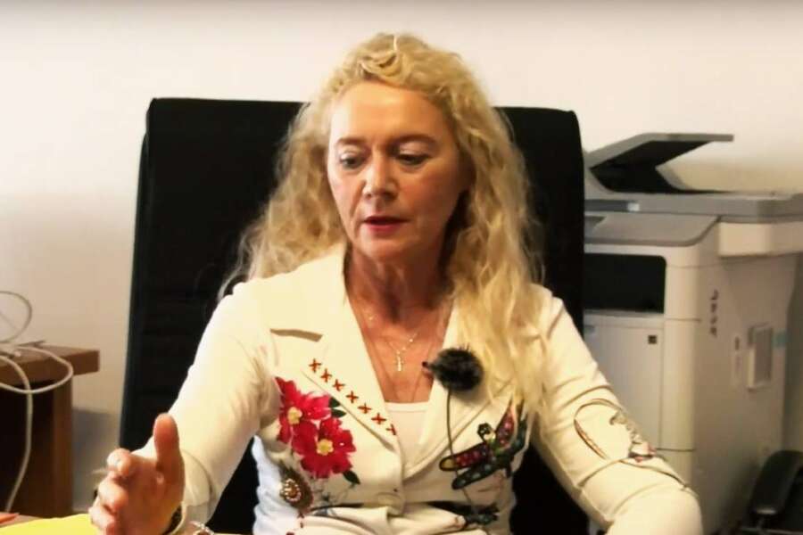 Chi è Francesca Maria Mariano, la giudice più giovane d’Italia minacciata con lettere sataniche e testa di capretto