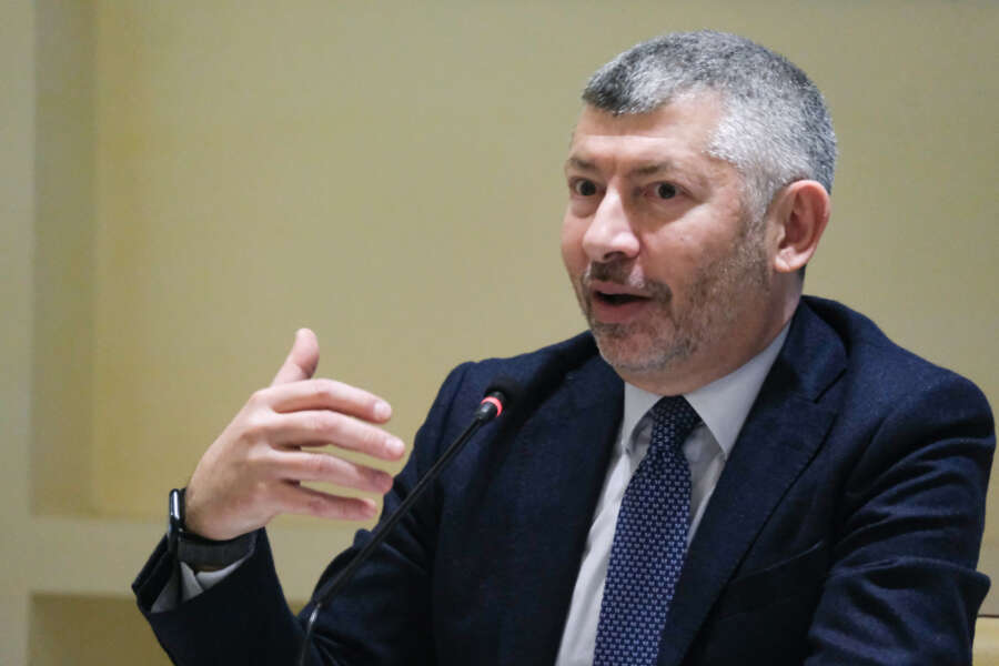 Unioni civili, lettera aperta a Macron, Hayer e Renzi: l’impegno richiesto a Renew Europe sul matrimonio ugualitario