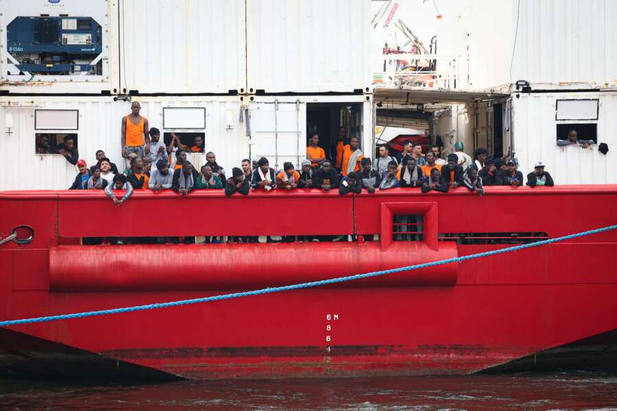 Migranti, sequestrata a Brindisi la Ocean Viking: “violazione del decreto Piantedosi”