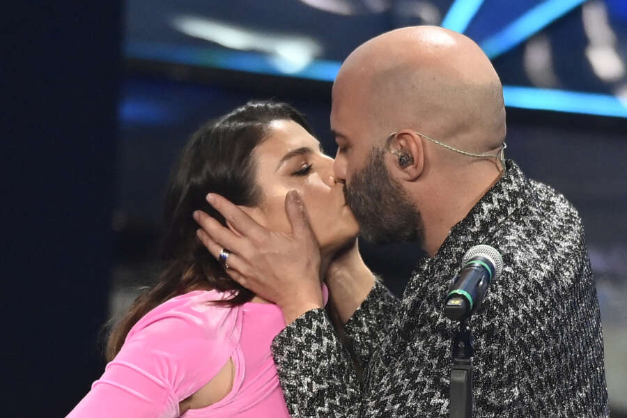 Giuliano dei Negramaro bacia Emma during the 74th edition of the SANREMO Italian Song Festival at the Ariston Theatre in Sanremo, northern Italy – Thursday, FEBRUARY 8, 2024. Entertainment. (Photo by Marco Alpozzi/LaPresse)