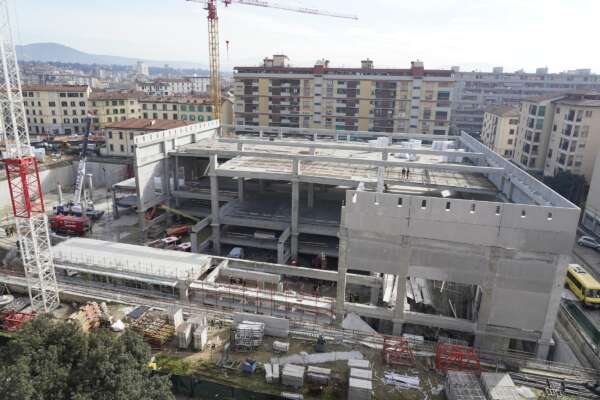 Crollo Esselunga, due incidenti fecero sequestrare il cantiere di Genova: oggi il crollo a Firenze, operai ancora sotto le macerie