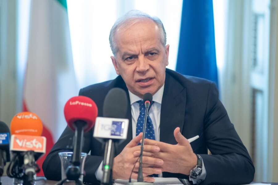 Piantedosi, cariche polizia sugli studenti Pisa