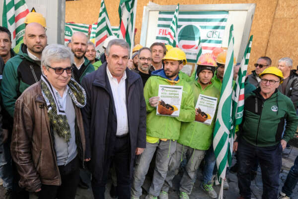 Roma, Morti sul lavoro, Assemblea sindacale con il segretario Sbarra Cisl in un cantiere edile