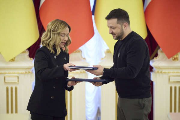 Kiev, Zelensky con Meloni: firmato l’accordo tra Italia e Ucraina