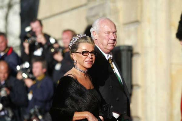 ©Jesper Stormly Hansen/Polfoto/Lapresse
13-05-2004 Copenhagen, Danimarca
Esteri
Il gal al Royal Teathre di Copenhagen
Nella foto: VITTORIO EMANUELE di Savoia con la moglie MARINA DORIA
Only Italy