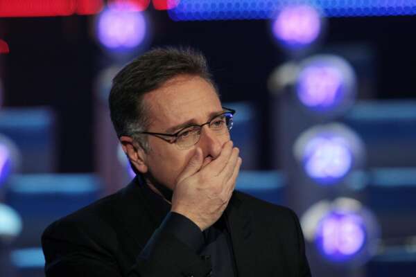 Ciao Darwin 9, concorrente cade durante la prova di abilità: torna la paura per il Genodrome dopo l’incidente di Marchetti