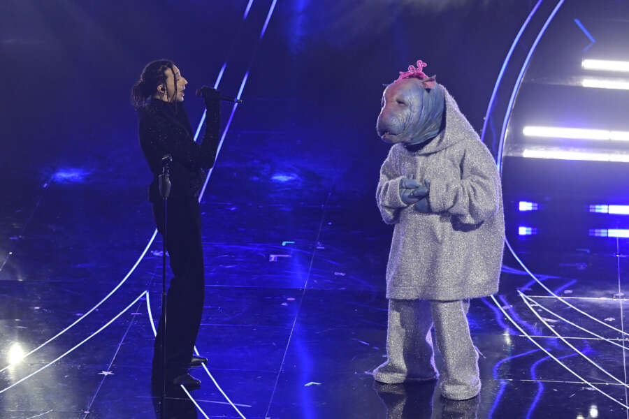 La censura Rai a Ghali è odio contro la libertà, somiglia ai falò dei libri, ai Gulag