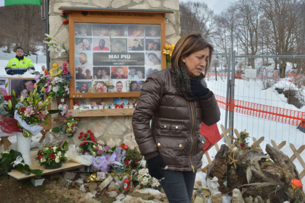Foto Simone Fanini/LaPresse
18-01-2019 Rigopiano, PescaraCronacaRigopiano due anni dopo, Di Maio e Salvini sulle macerie dell’hotel
Nella foto: i parenti con le gigantografie dei volti delle vittime
