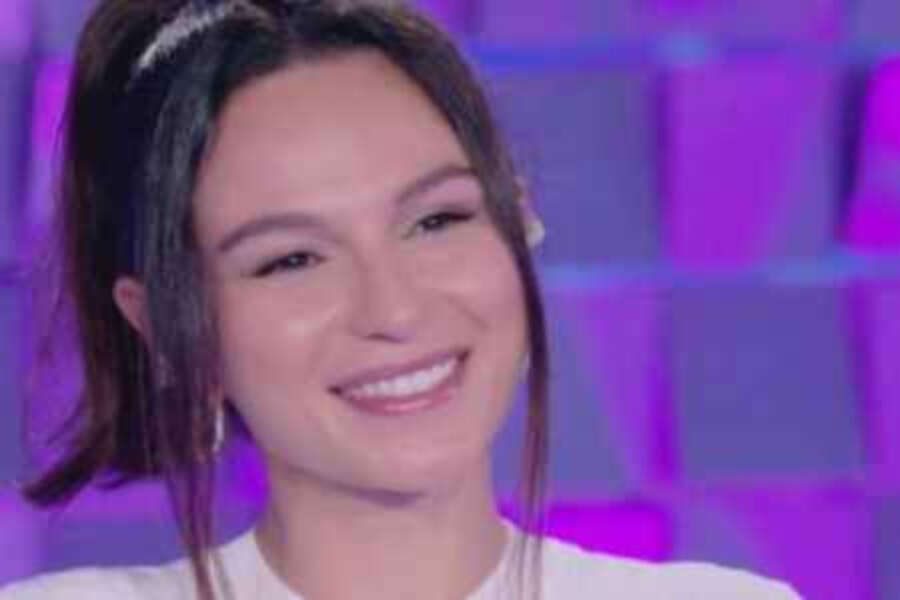 Chi è Ylenia Brambilla, l’amore ‘protetto’ di Luca Angeletti e le splendide Linda e Stella: l’attore nel cast di ‘Gloria’ con Sabrina Ferilli