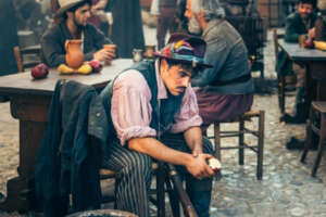 Giovanni Crozza Signoris, il figlio d’arte con due cognomi che segue le orme di Maurizio: ‘astro emergente della recitazione italiana’