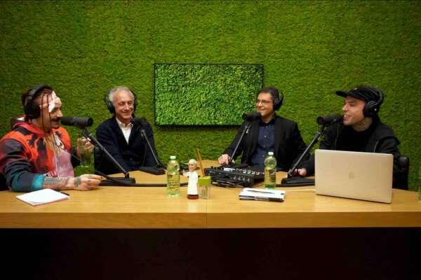 Fedez litiga con Travaglio per Selvaggia Lucarelli e denuncia il Codacons: “Guarito dal cancro in 10 giorni…” Fedez litiga con Travaglio per Selvaggia Lucarelli e denuncia il Codacons: “Guarito dal cancro in 10 giorni…”