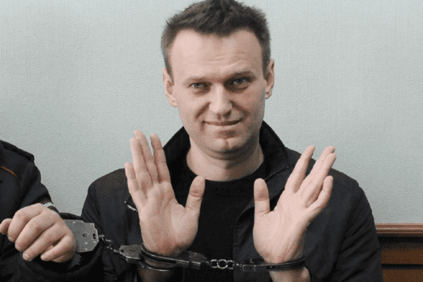 Navalny eroe e martire: la lotta contro la tirannide e per la democrazia proseguirà