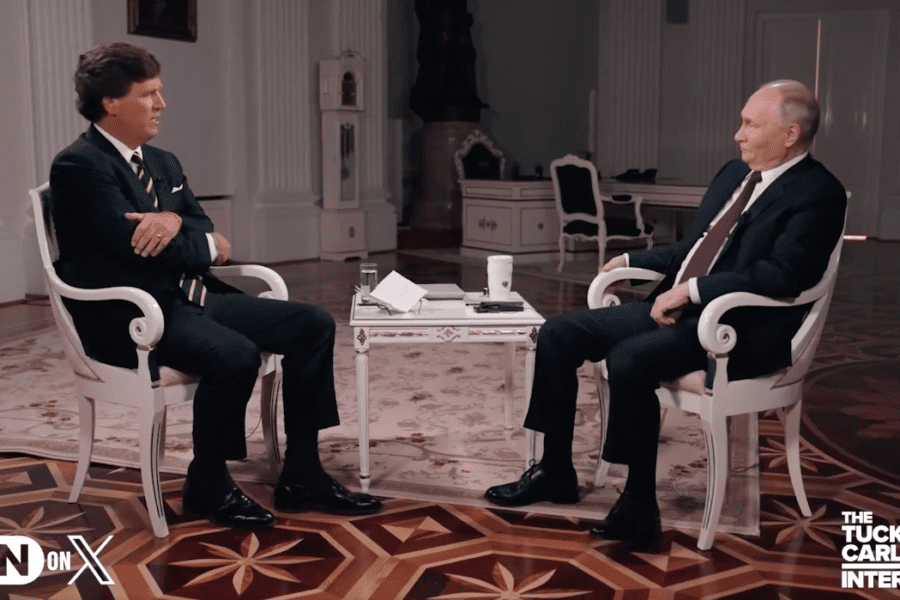 Putin intervistato da Tucker Carlson: “Pace in Ucraina saltata ‘grazie’ a Boris Johnson, con Trump c’è mentalità”