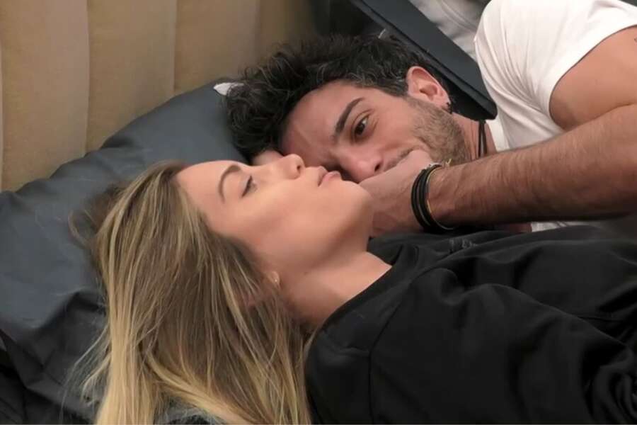 Grande Fratello: Anita Olivieri, Garibaldi e quei bigliettini nascosti con le nomination concordate. La regia la incastra, cosa sta succedendo e le probabili conseguenze