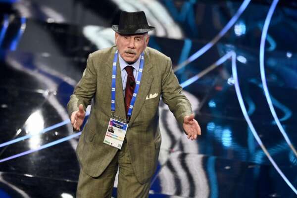 Chi è Ruggiero Del Vecchio, “Il nonno di Rai 2” che ha aperto la seconda serata del Festival di Sanremo Chi è Ruggiero Del Vecchio, “Il nonno di Rai 2” che ha aperto la seconda serata del Festival di Sanremo