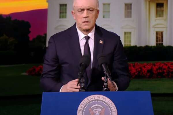 Crozza offende l’America, la memoria di JFK non si tocca Crozza offende l’America, la memoria di JFK non si tocca