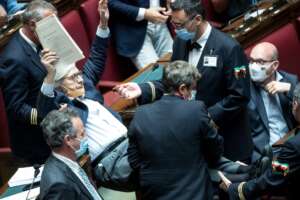 Sgarbi a sorpresa: “Mi dimetto”. Lunedì l’Antitrust