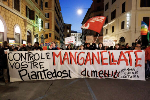Foto Roberto Monaldo / LaPresse
25-02-2024 Roma
Cronaca
Sit-in organizzato dalla Rete degli studenti medi del Lazio in seguito alle cariche della polizia a Pisa
Nella foto Un momento del sit-in di fronte al Viminale

25-02-2024 Rome (Italy)
Politics
Sit-in organized by middle school students
In the pic A moment of the sit-in