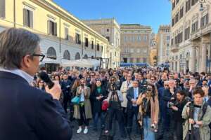 Suicidi in carcere, penalisti in piazza: “La politica assuma le sue responsabilità” Suicidi in carcere, penalisti in piazza: “La politica assuma le sue responsabilità”
