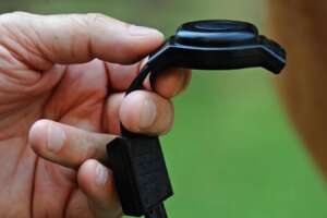 Uomo si avvicina a compagna e figlio 12enne, scatta il braccialetto anti-stalking e arrivano i carabinieri