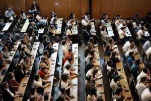 Se la vera pace è disarmata, allora tutte le armi devono tacere? Cari studenti, dialoghiamo